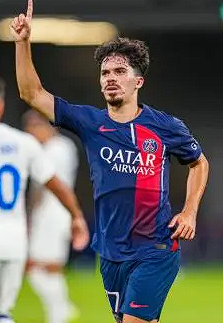 法甲巴黎1-1战平洛里昂：维蒂尼亚赛后剖析比赛困境