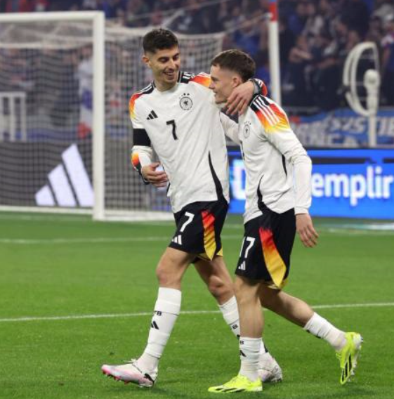 利物浦新援齐聚《红军圆桌会》，畅谈安菲尔德生涯新篇章