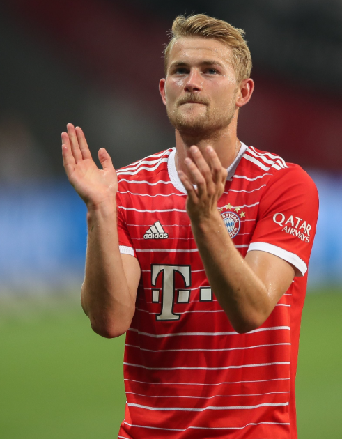 曼联医疗困境：卡里克坦言德里赫特赛季或报销，<a href='/news/tag/1161499' style='color: blue;'>背伤</a>恢复成难题