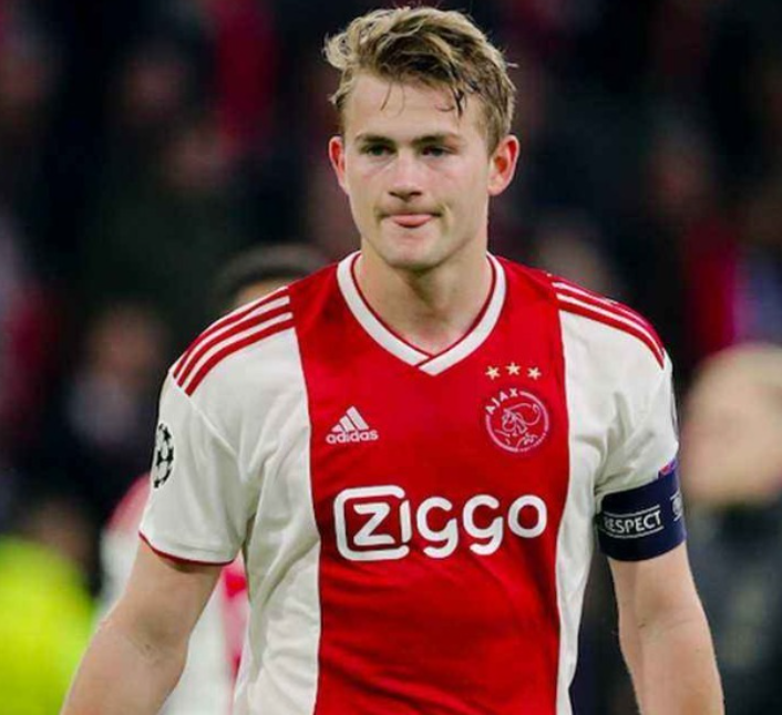 曼联医疗困境：卡里克坦言德里赫特赛季或报销，背伤恢复成难题